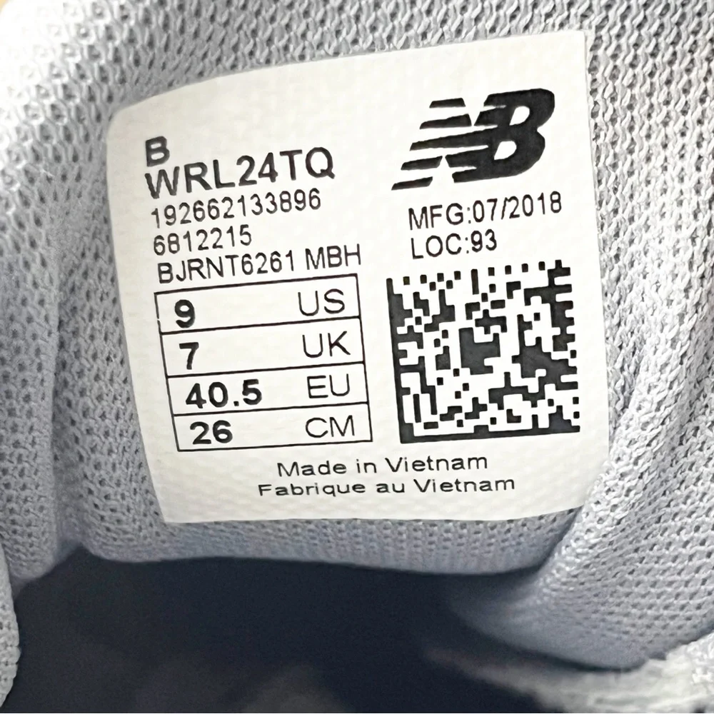 NEW BALANCE Gray Lace Up Running  Tennis Shoes Sneakers Style# WRL24TQ, Size 9